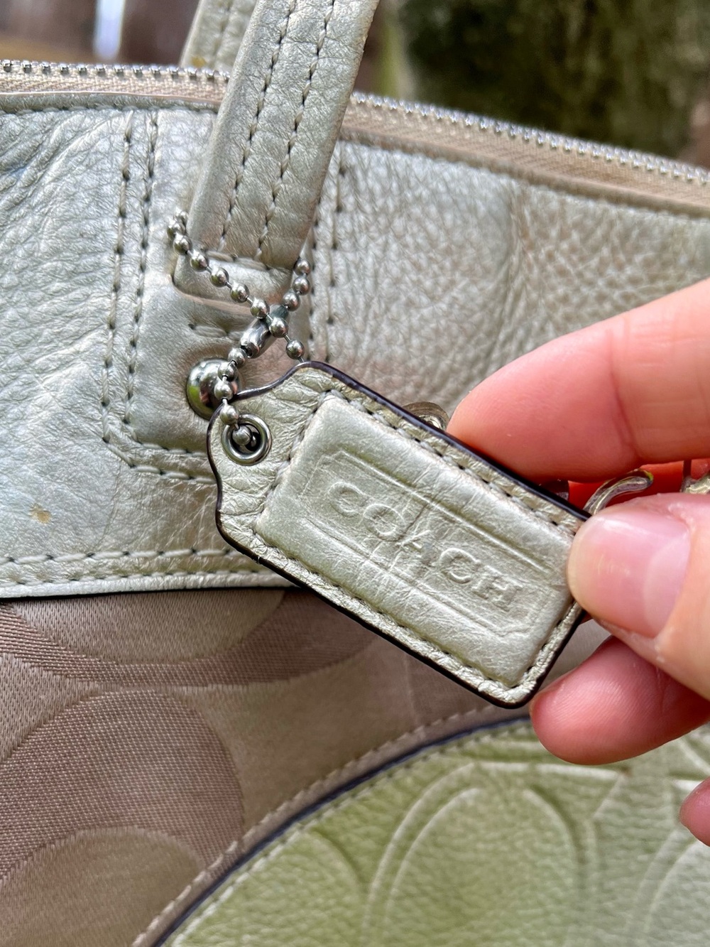 Authentic Coach Large Tote Patchwork Signature Canvas Gold Beige y2k Keychains - Picture 12 of 15